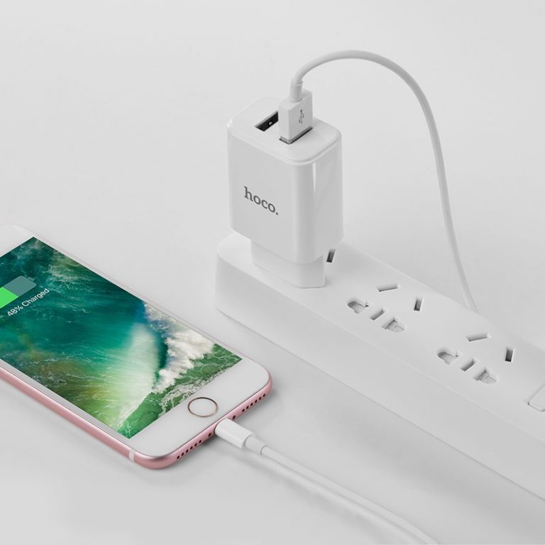 Мережевий зарядний пристрій Hoco C62A Victoria з кабелем Lightning (2USB, 2.1A) Білий